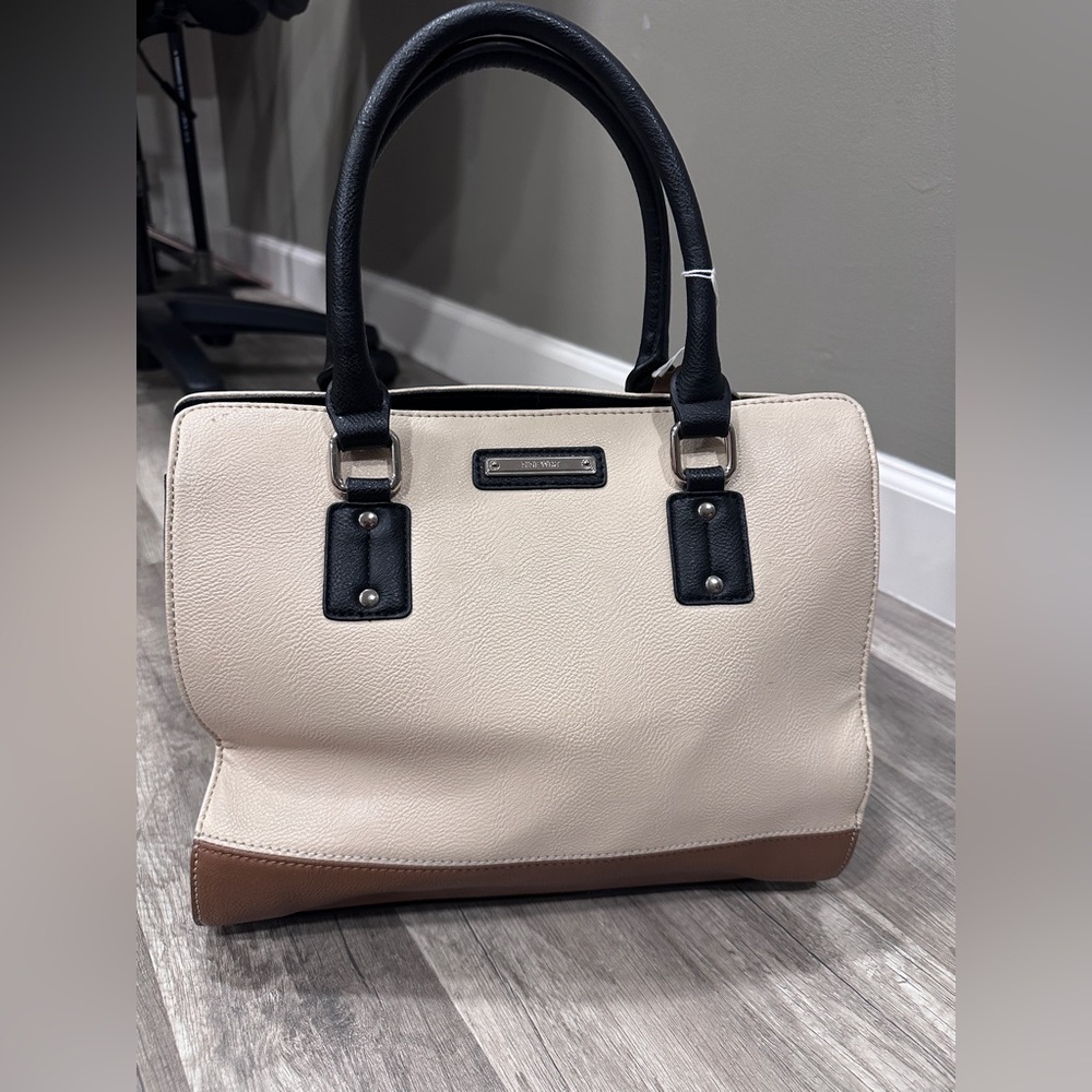 Nine West handbag 
Handbag 
Black/tan
